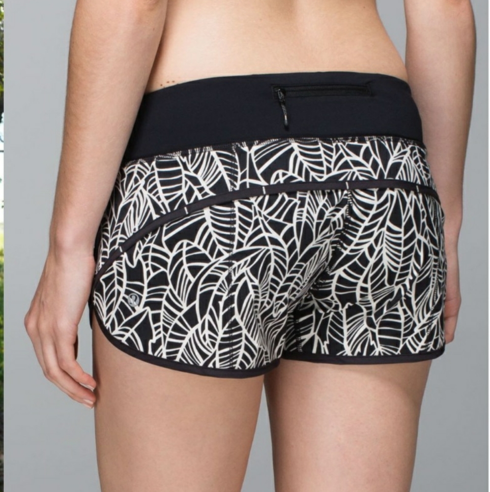 Lululemon Speed Shorts. Black & White Leaf. Sz 10